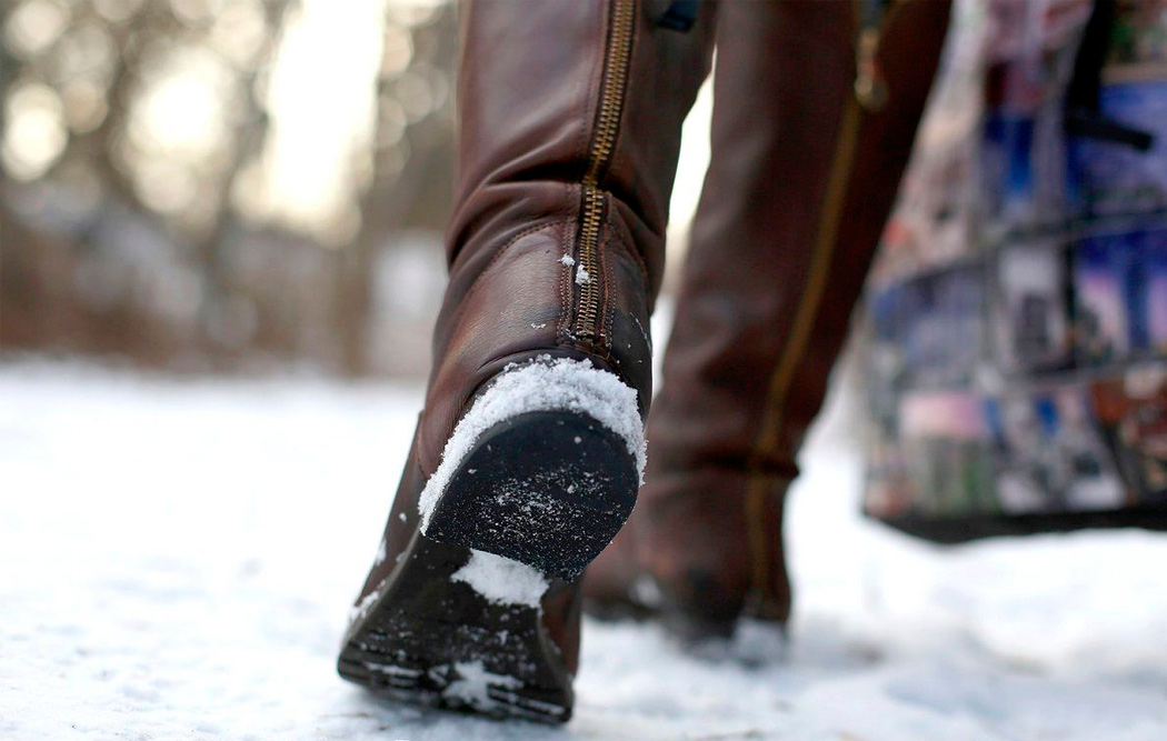 Как сделать обувь нескользящей: простой, но очень полезный лайфхак для зимы
